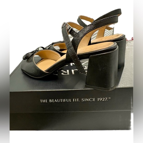 Naturalizer Deandra Black Bow Block Heeled Sandals 8 Wide - Picture 16 of 16
